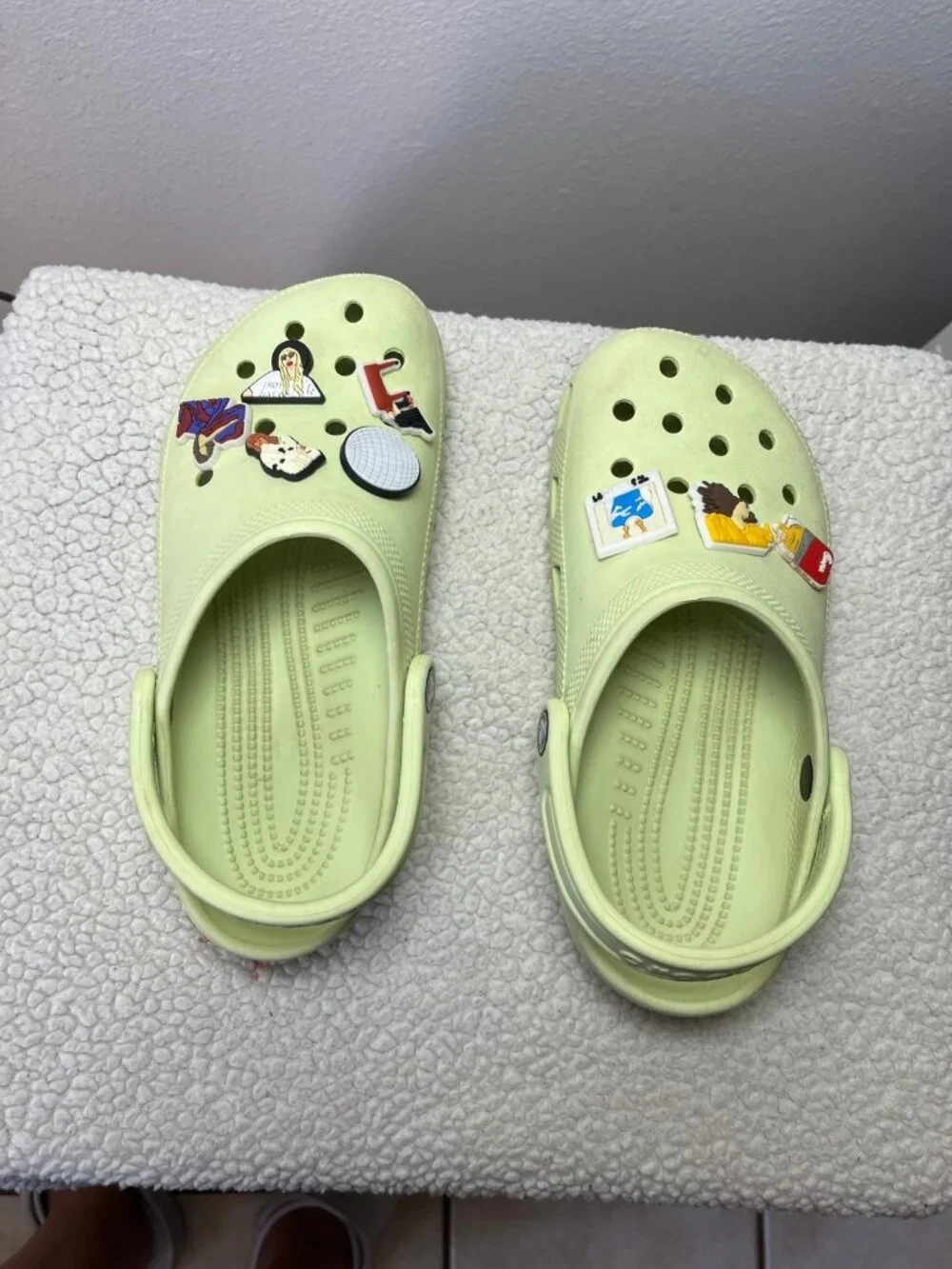 Crocs Unisex Green Classic Slip-On Clogs Size Men's 5 Women's 7